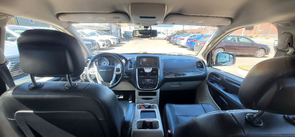 2014 Chrysler Town & Country Image 36