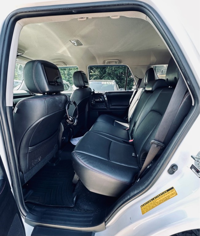 2016 Toyota 4Runner Image 10