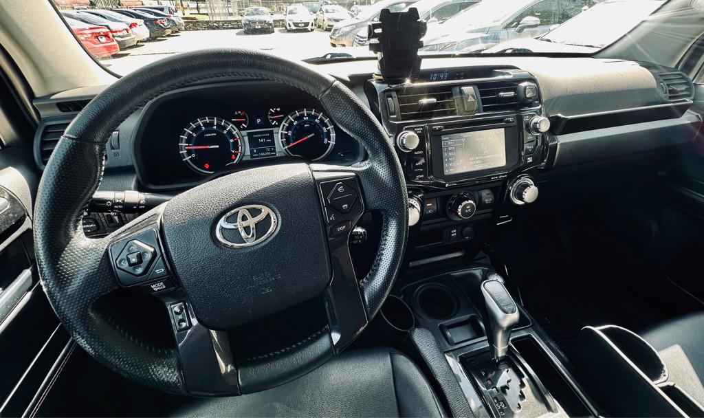 2016 Toyota 4Runner Image 17