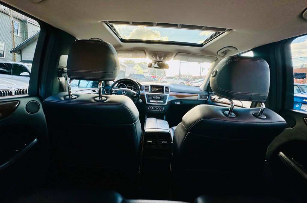 2012 Mercedes-Benz M-Class Image 12
