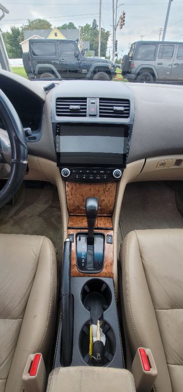 2004 Honda Accord Image 12