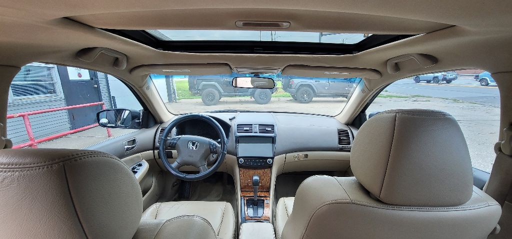 2004 Honda Accord Image 13