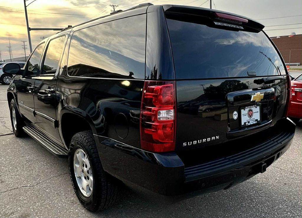 2014 Chevrolet Suburban Image 6