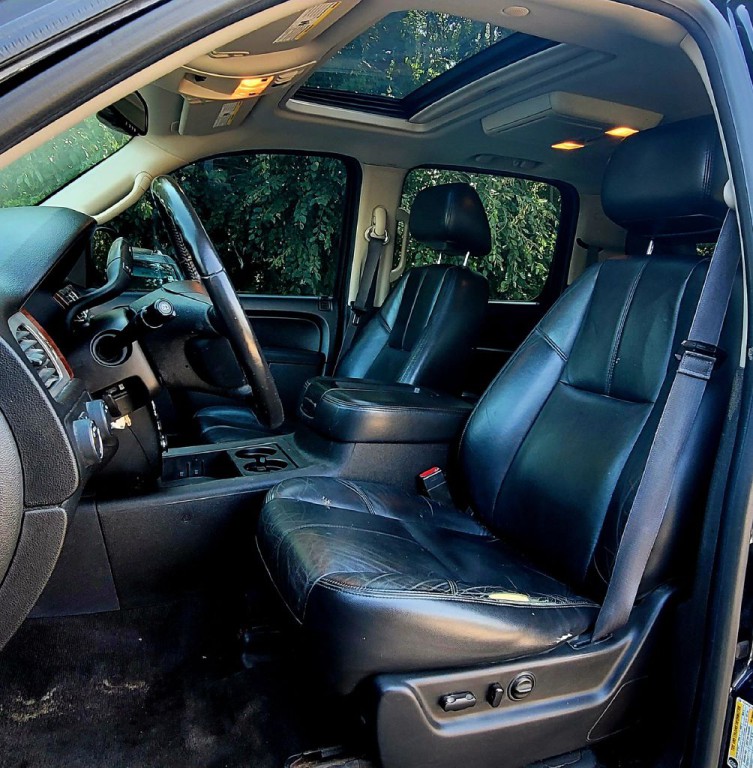 2014 Chevrolet Suburban Image 9