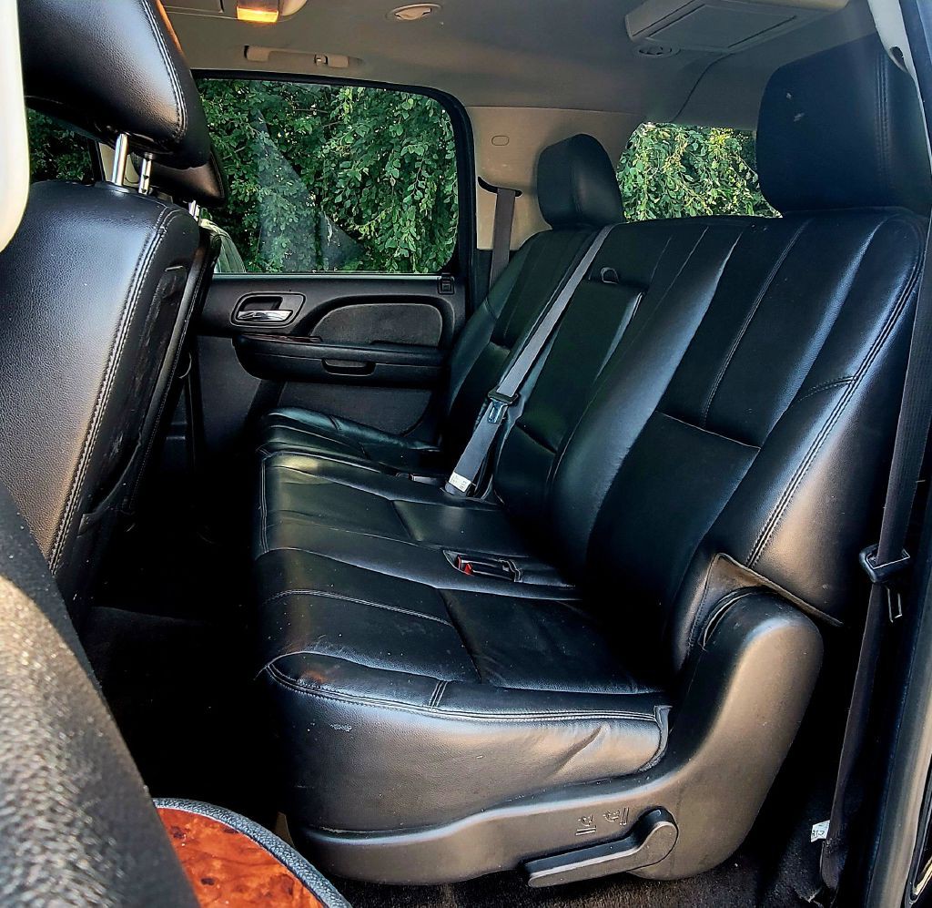 2014 Chevrolet Suburban Image 10