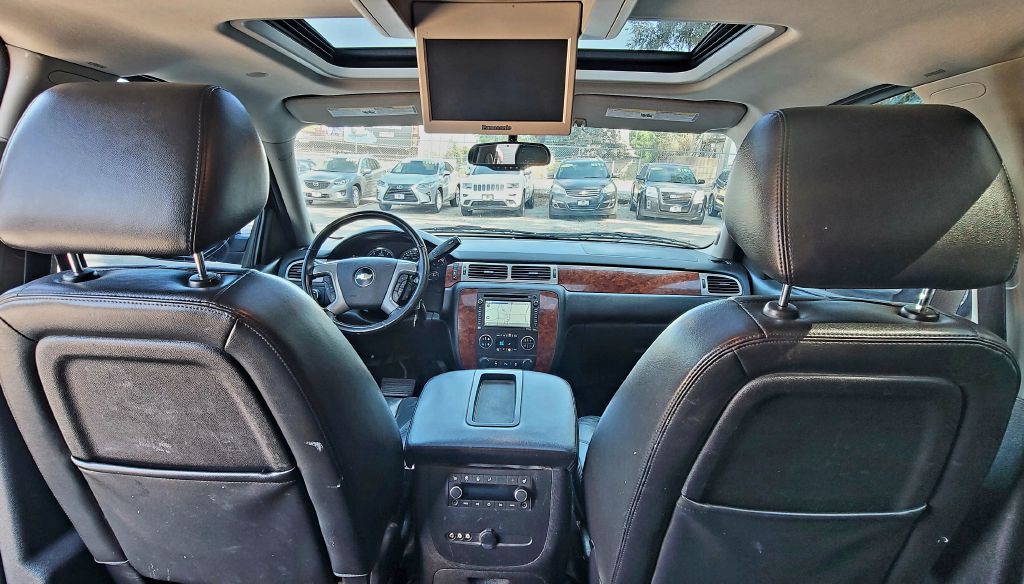 2014 Chevrolet Suburban Image 13
