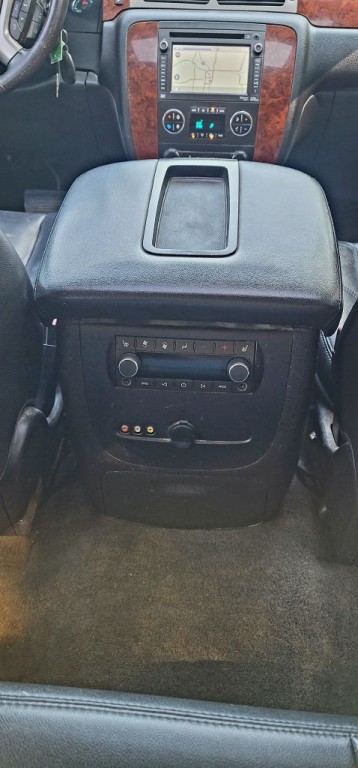 2014 Chevrolet Suburban Image 14