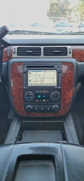 2014 Chevrolet Suburban Image 15