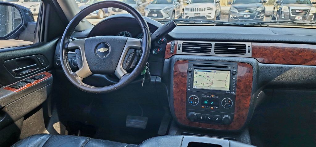 2014 Chevrolet Suburban Image 16