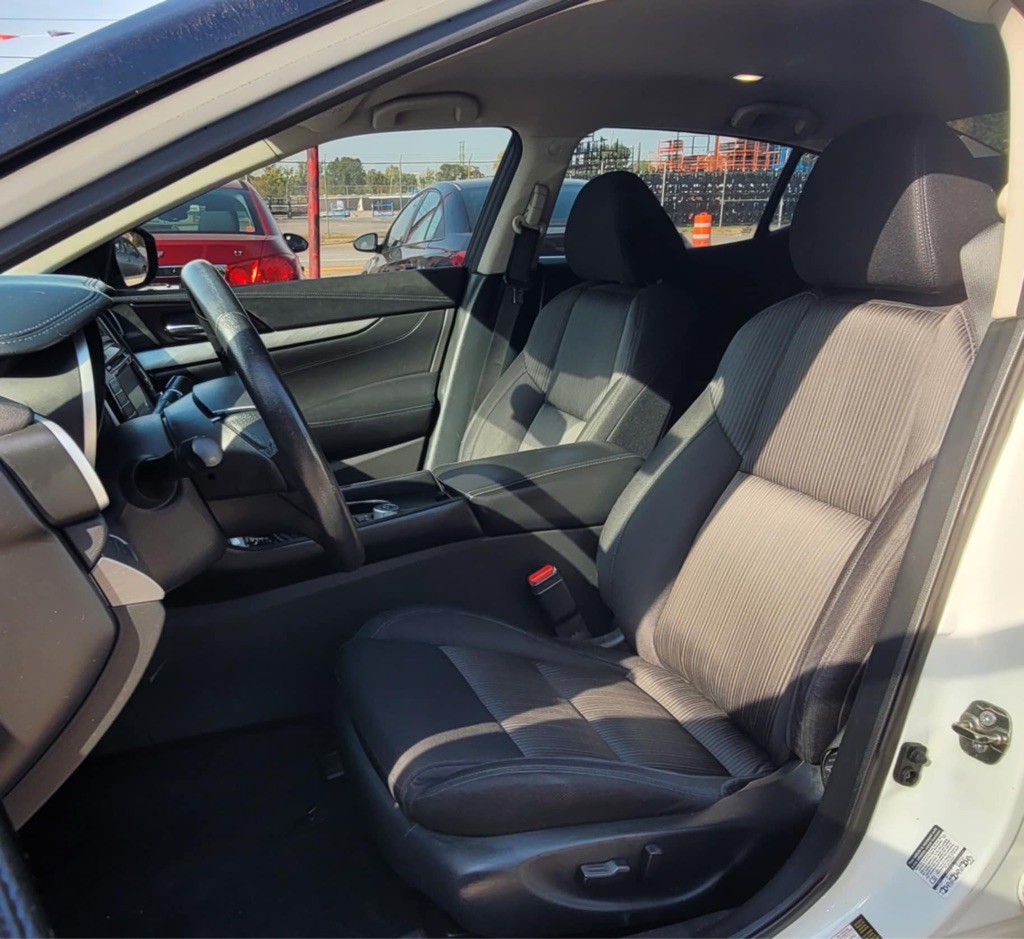 2016 Nissan Maxima Image 9