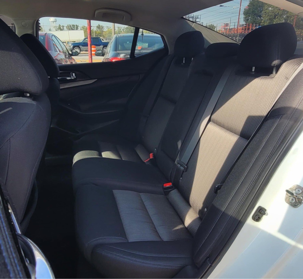 2016 Nissan Maxima Image 10