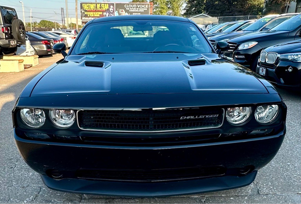 2012 Dodge Challenger Image 2