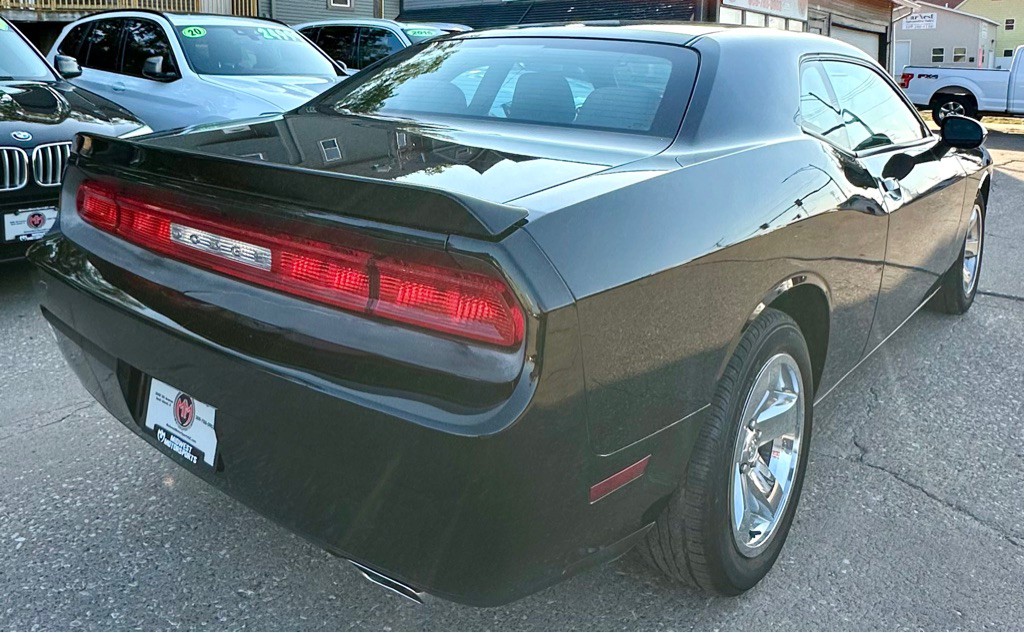 2012 Dodge Challenger Image 4