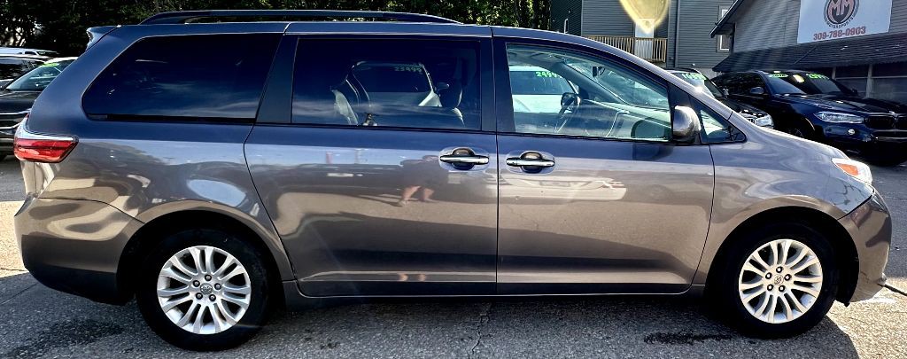 2015 Toyota Sienna Image 7