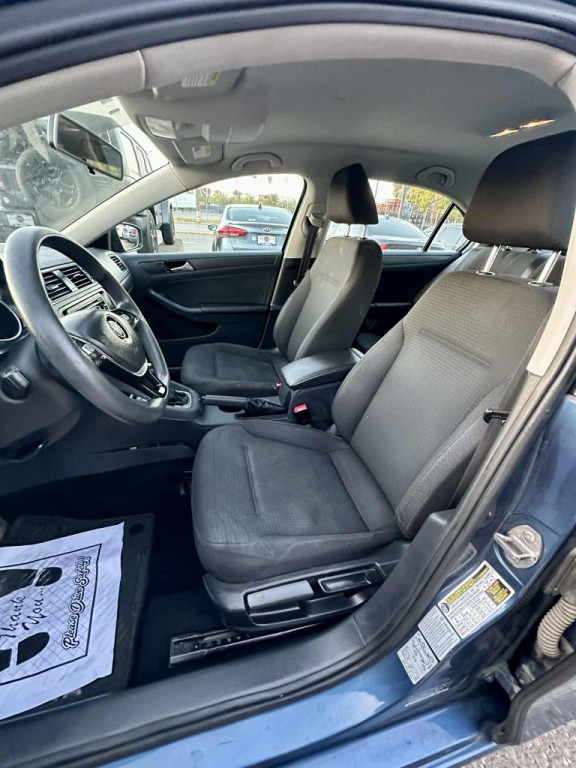 2015 Volkswagen Jetta Image 9