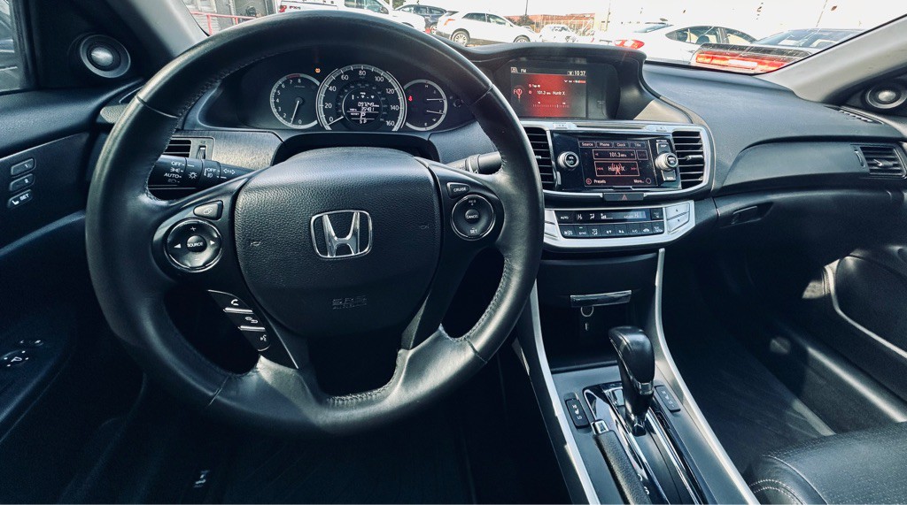 2015 Honda Accord Image 12