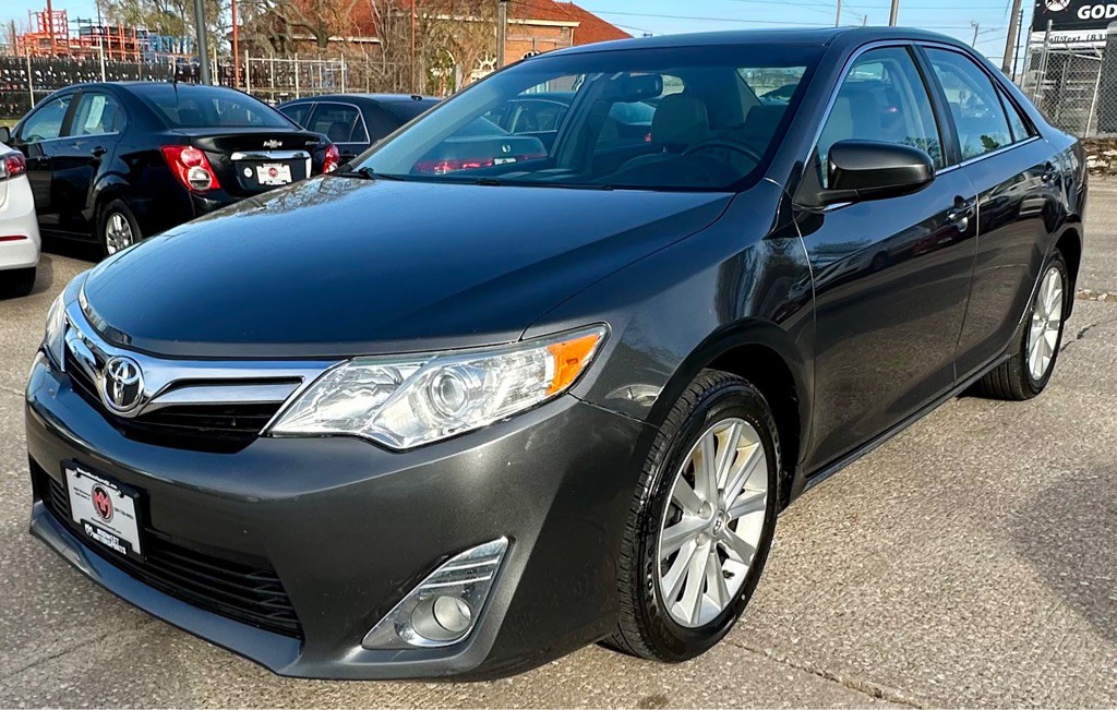 2014 Toyota Camry Image 1