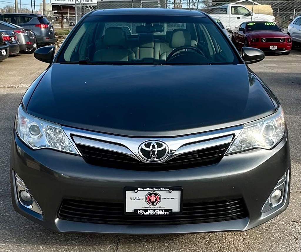 2014 Toyota Camry Image 2