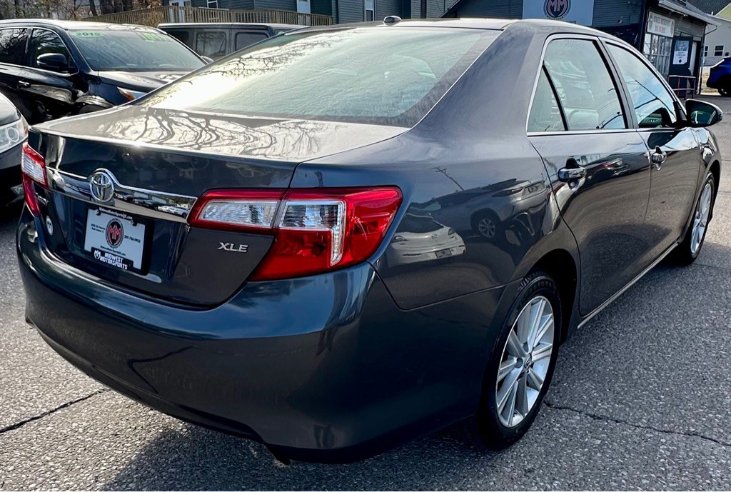 2014 Toyota Camry Image 4