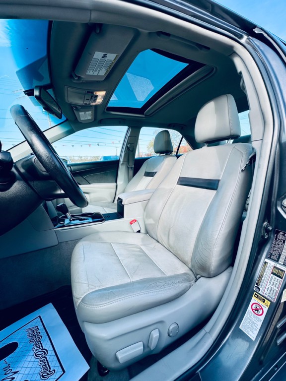 2014 Toyota Camry Image 9