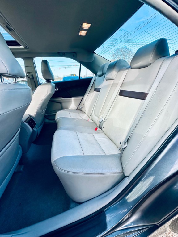 2014 Toyota Camry Image 10
