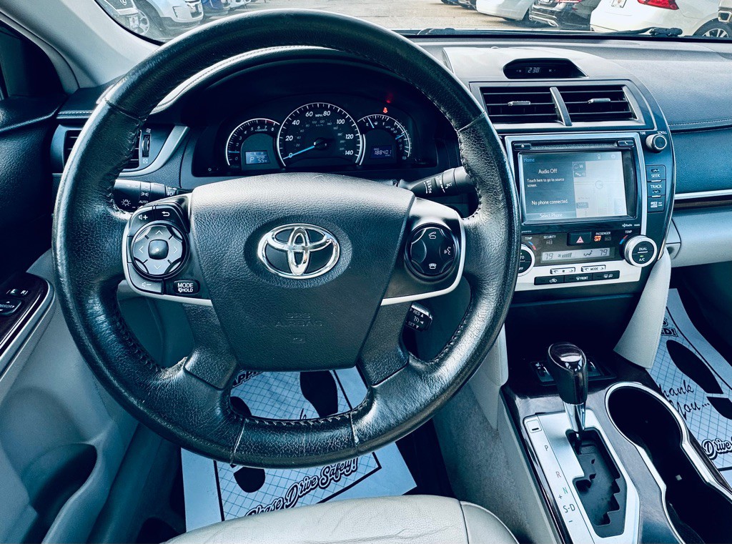 2014 Toyota Camry Image 12