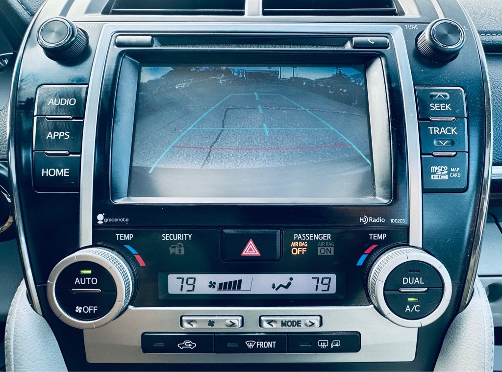 2014 Toyota Camry Image 14