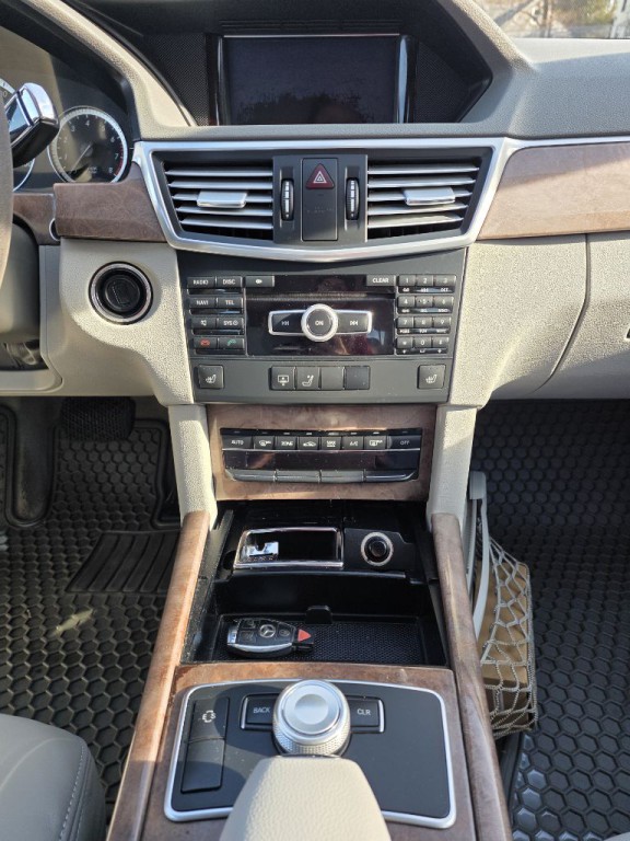 2011 Mercedes-Benz E-Class Image 14