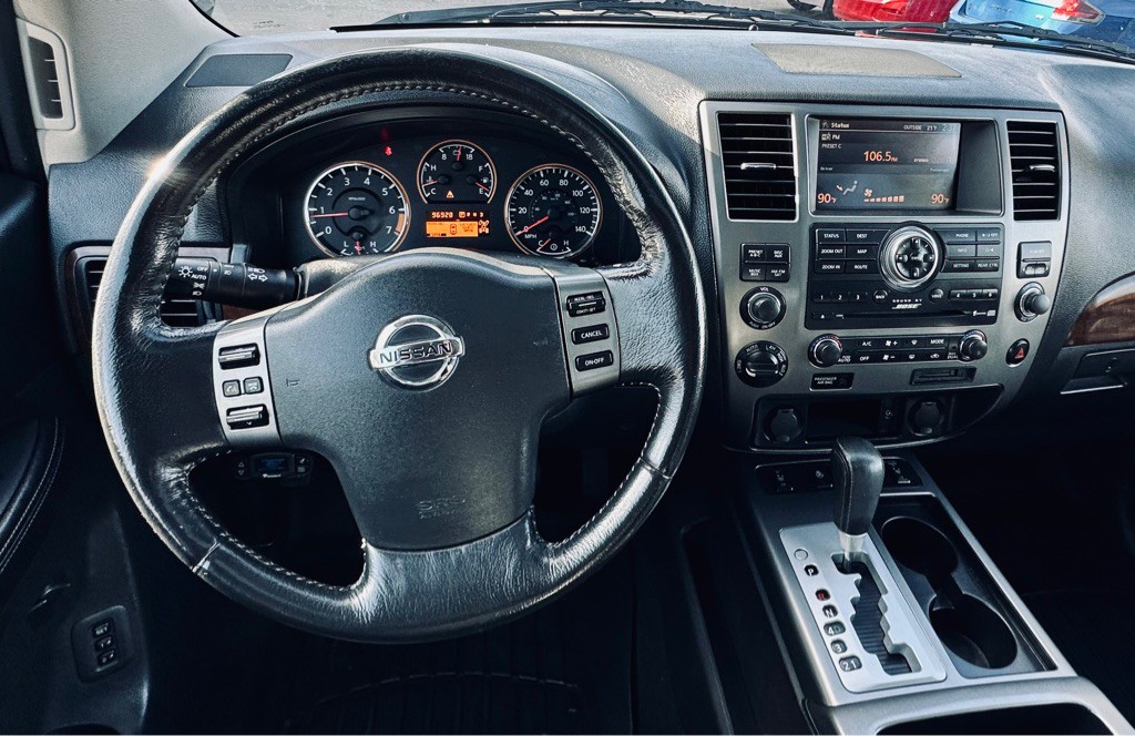 2011 Nissan Armada Image 17