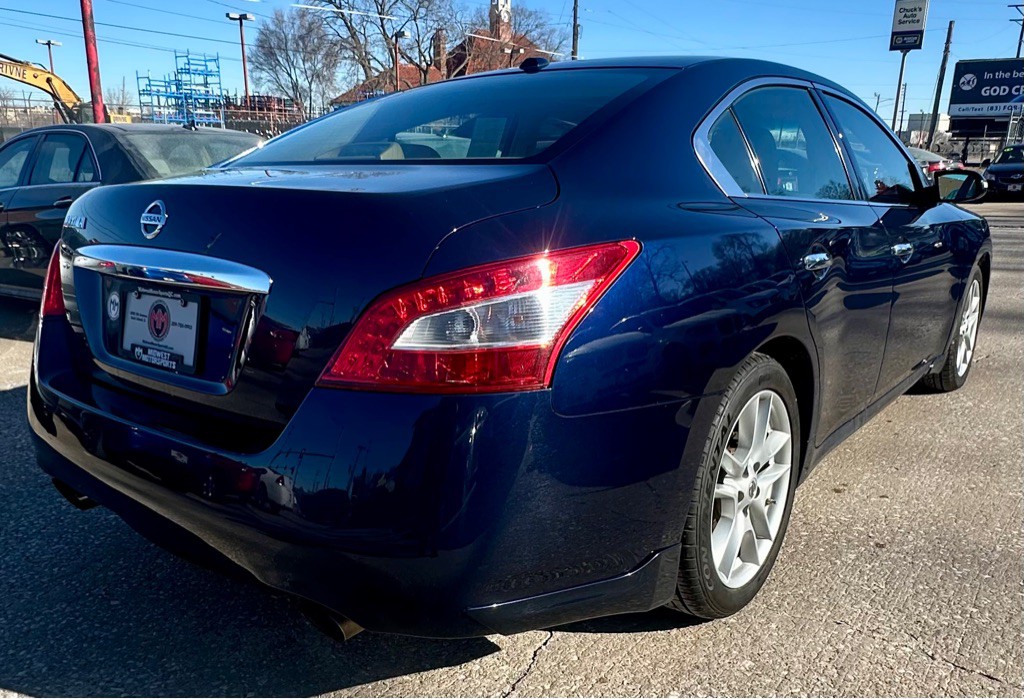 2010 Nissan Maxima Image 4