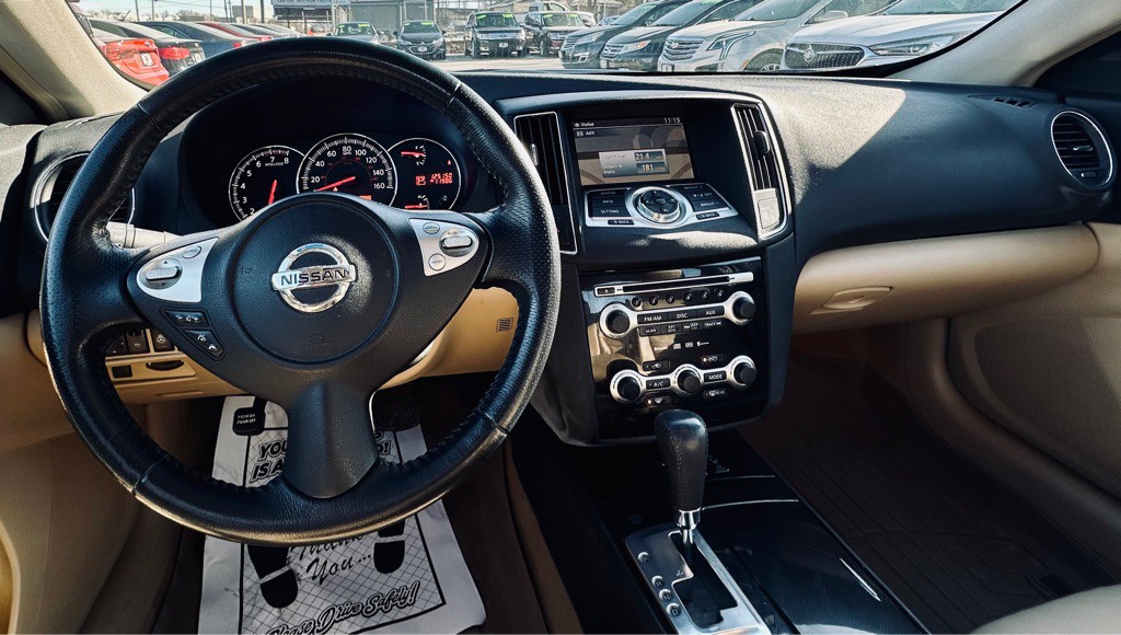 2010 Nissan Maxima Image 12