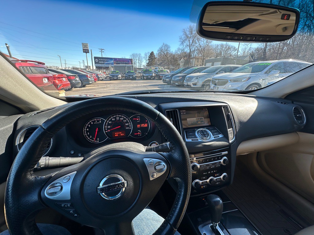 2010 Nissan Maxima Image 13