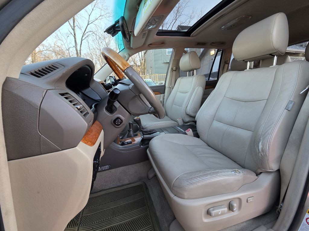 2004 Lexus GX Image 10