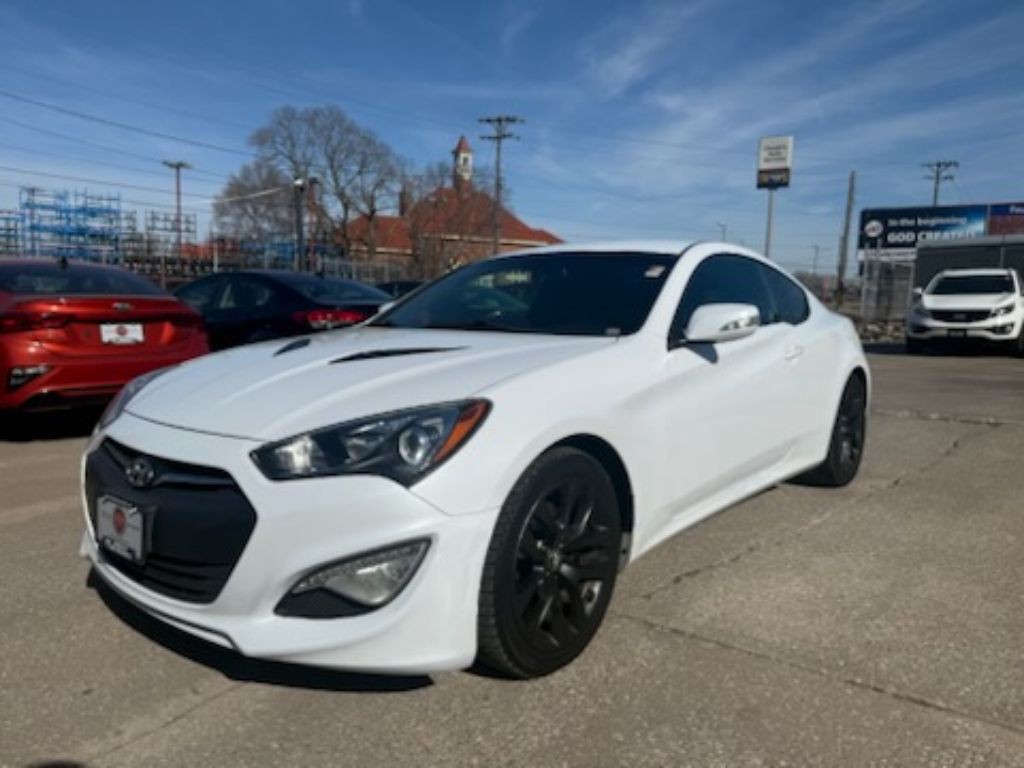 2015 Hyundai Genesis Image 1