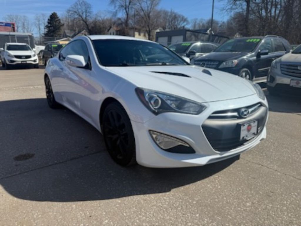 2015 Hyundai Genesis Image 3