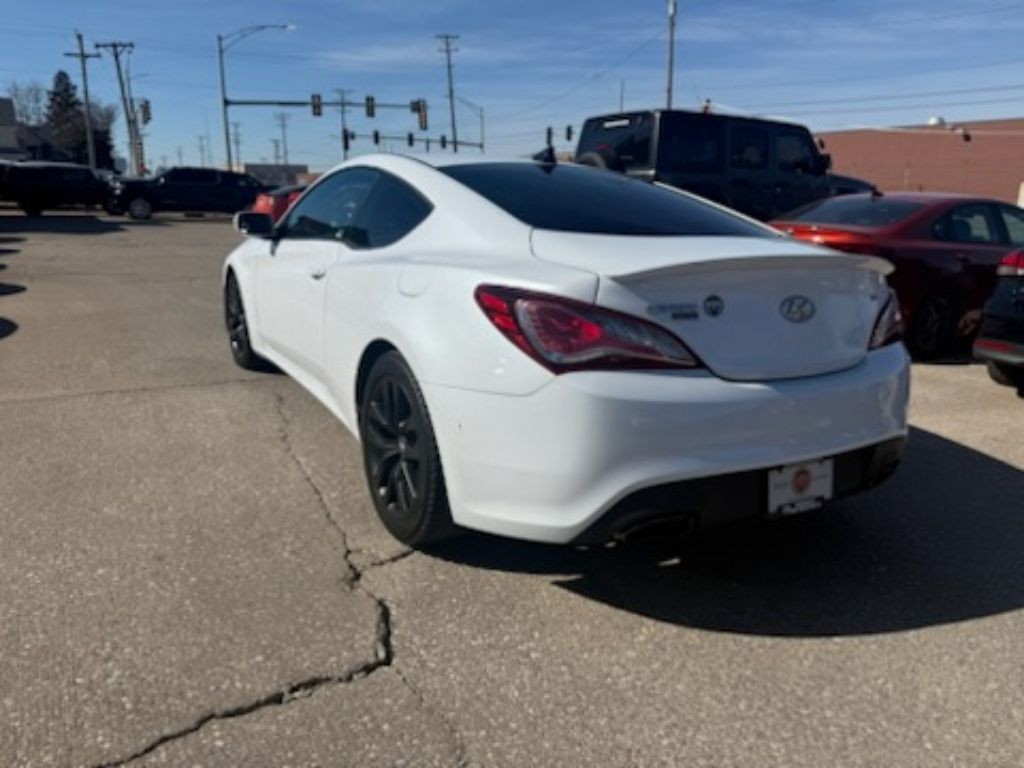 2015 Hyundai Genesis Image 6