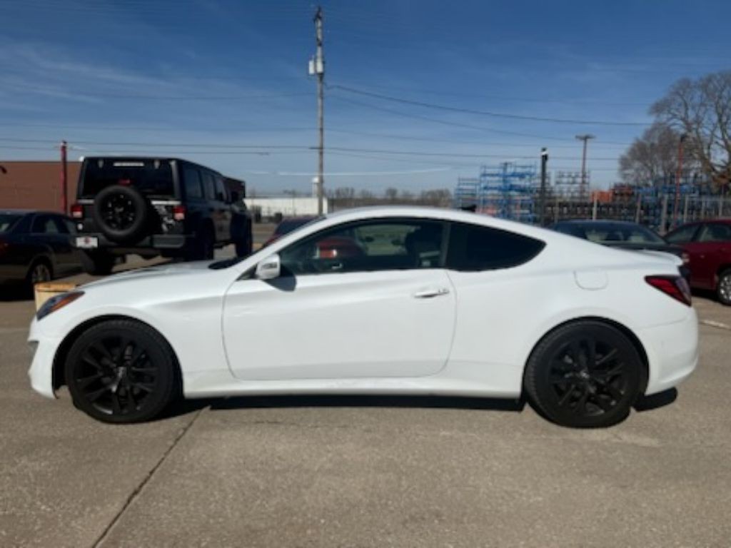 2015 Hyundai Genesis Image 8