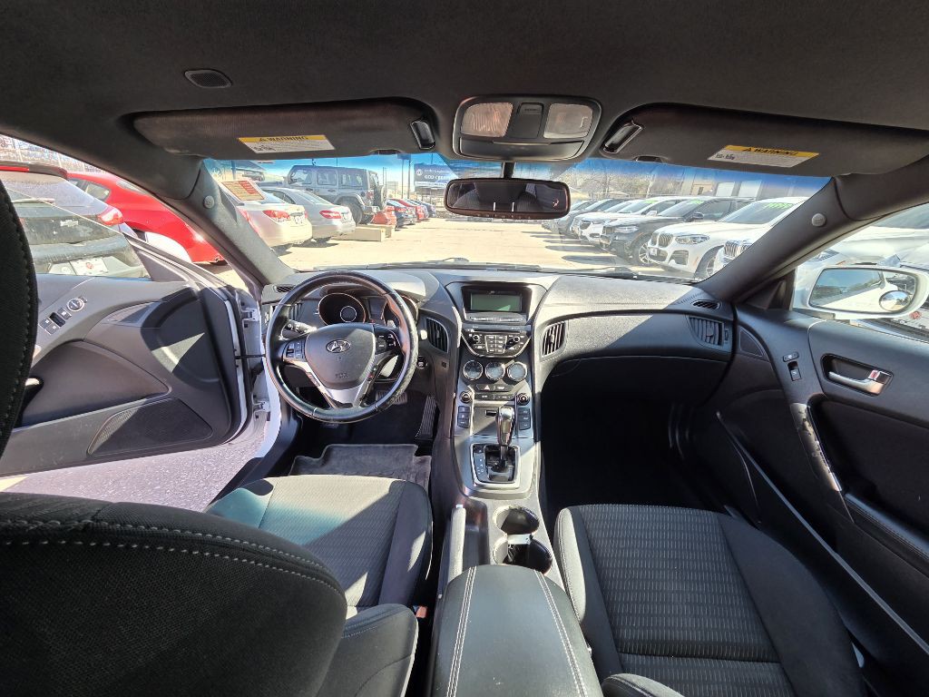2015 Hyundai Genesis Image 11