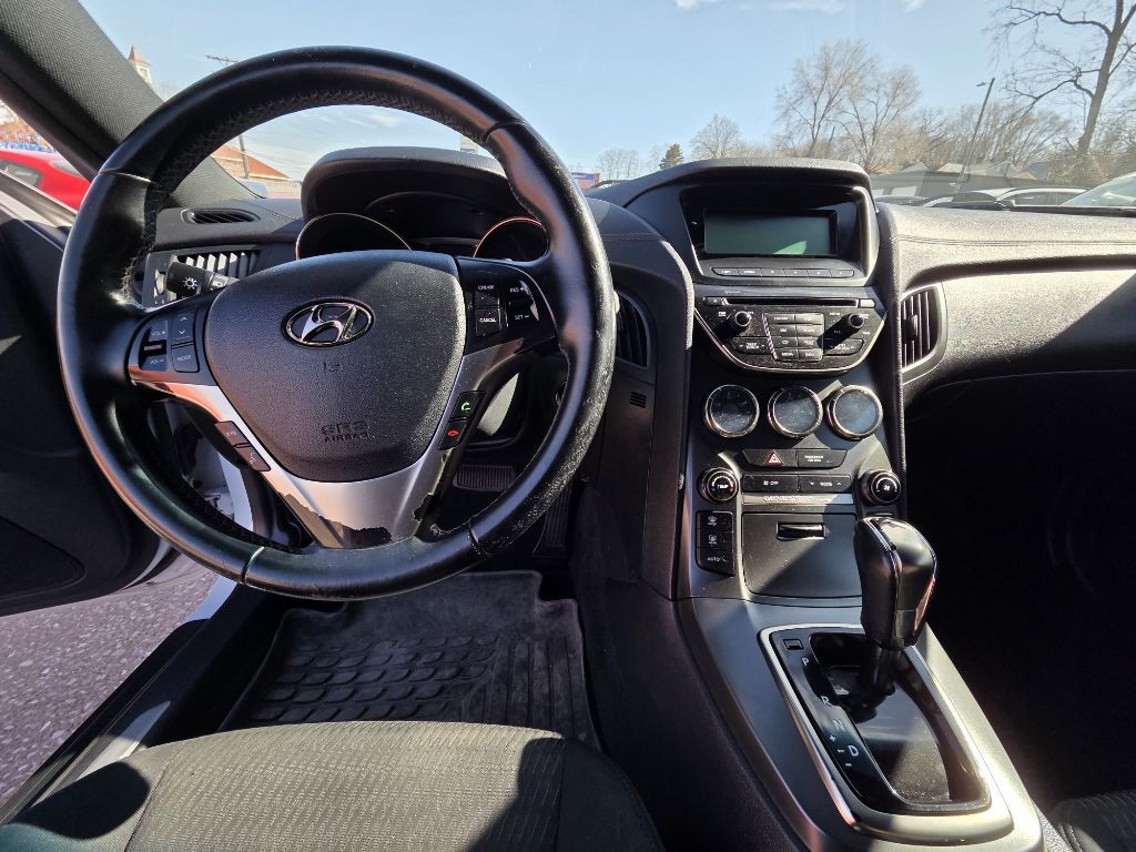 2015 Hyundai Genesis Image 12