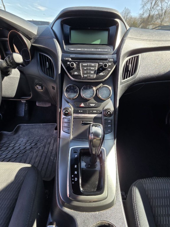 2015 Hyundai Genesis Image 13