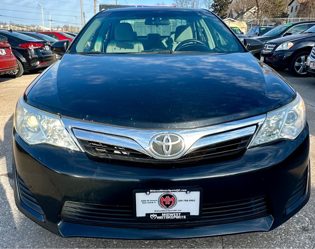 2014 Toyota Camry Image 2