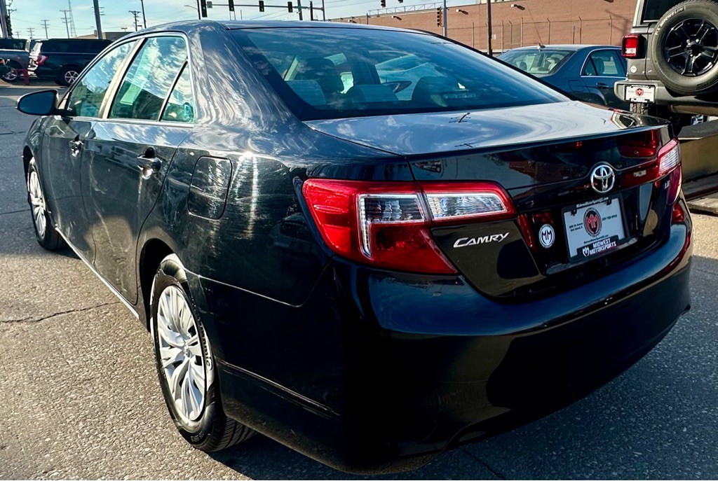 2014 Toyota Camry Image 6