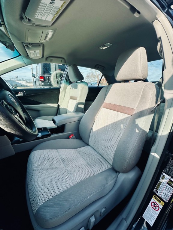 2014 Toyota Camry Image 9