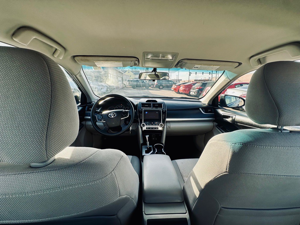 2014 Toyota Camry Image 11