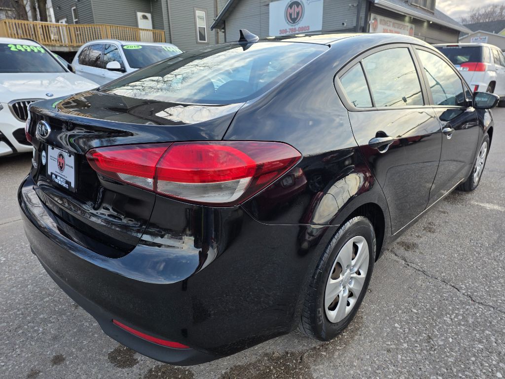 2017 Kia Forte Image 1