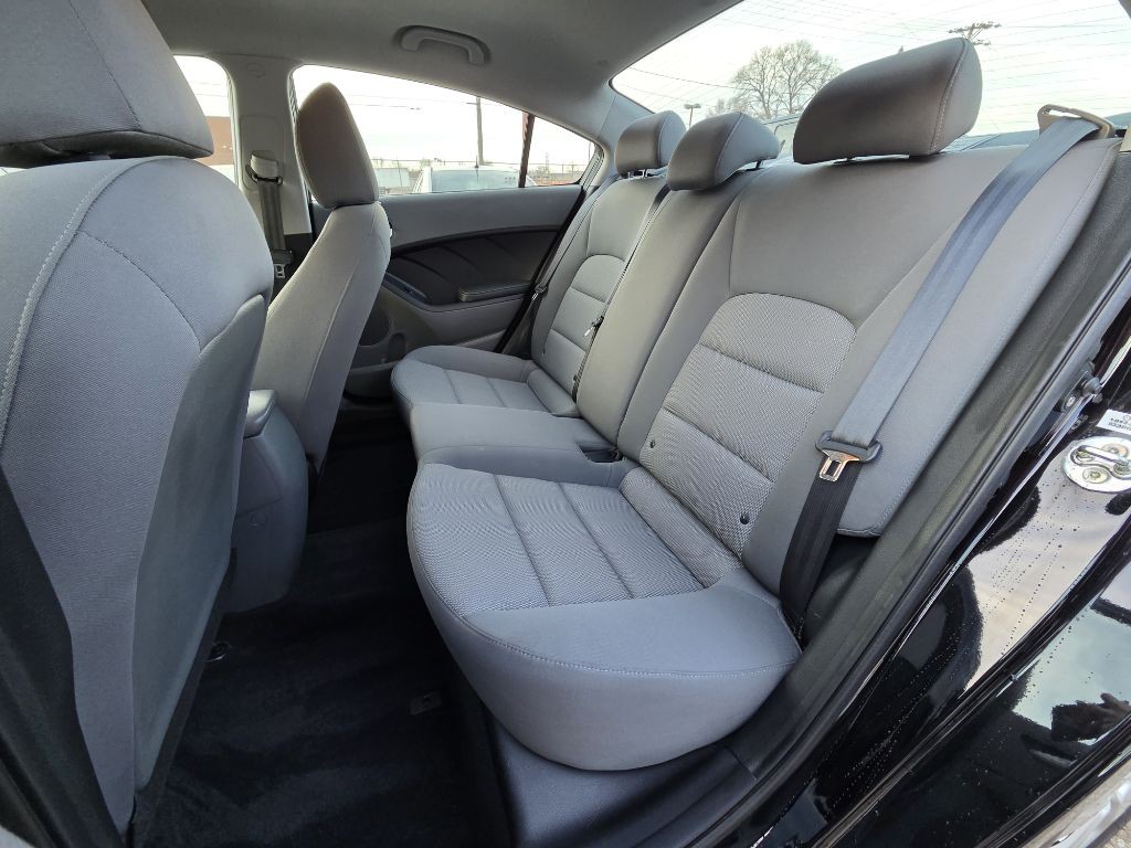 2017 Kia Forte Image 6