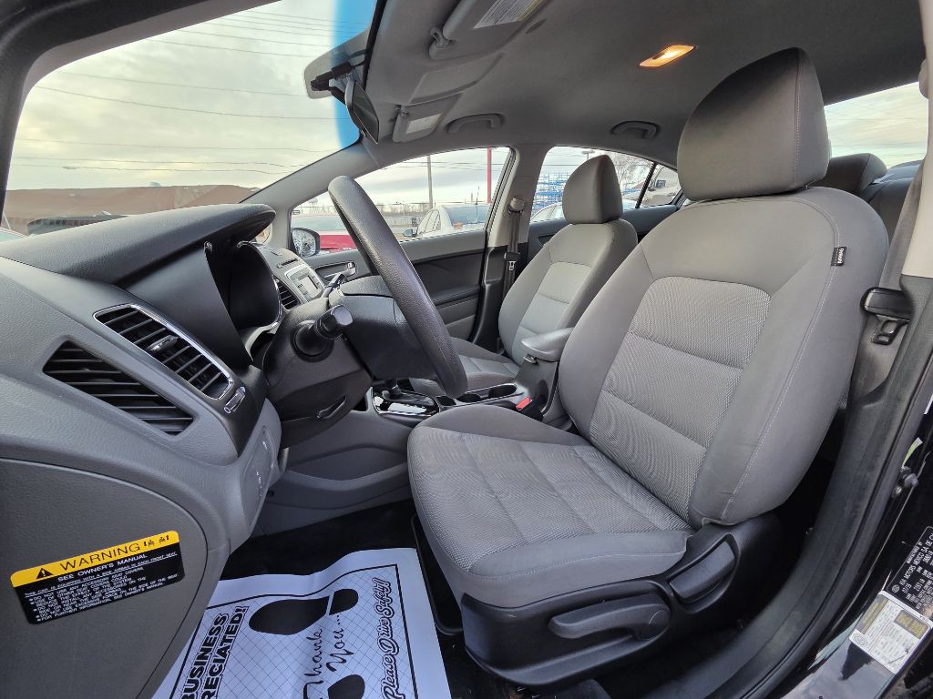 2017 Kia Forte Image 8