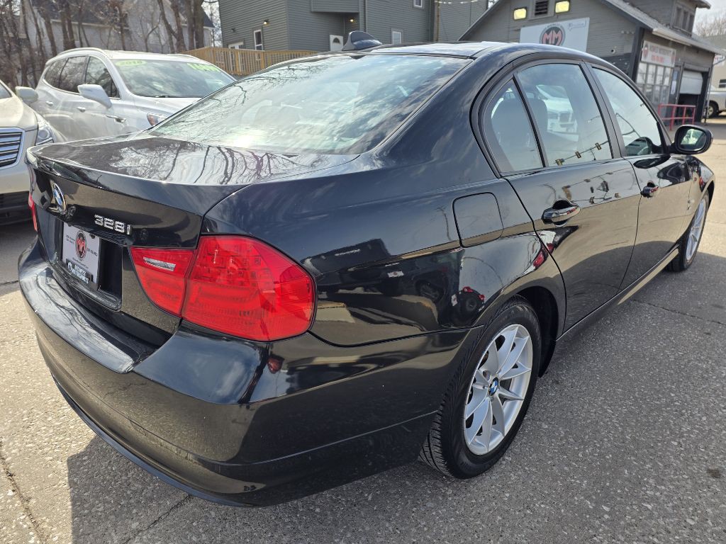 2010 BMW 3 Series Image 4