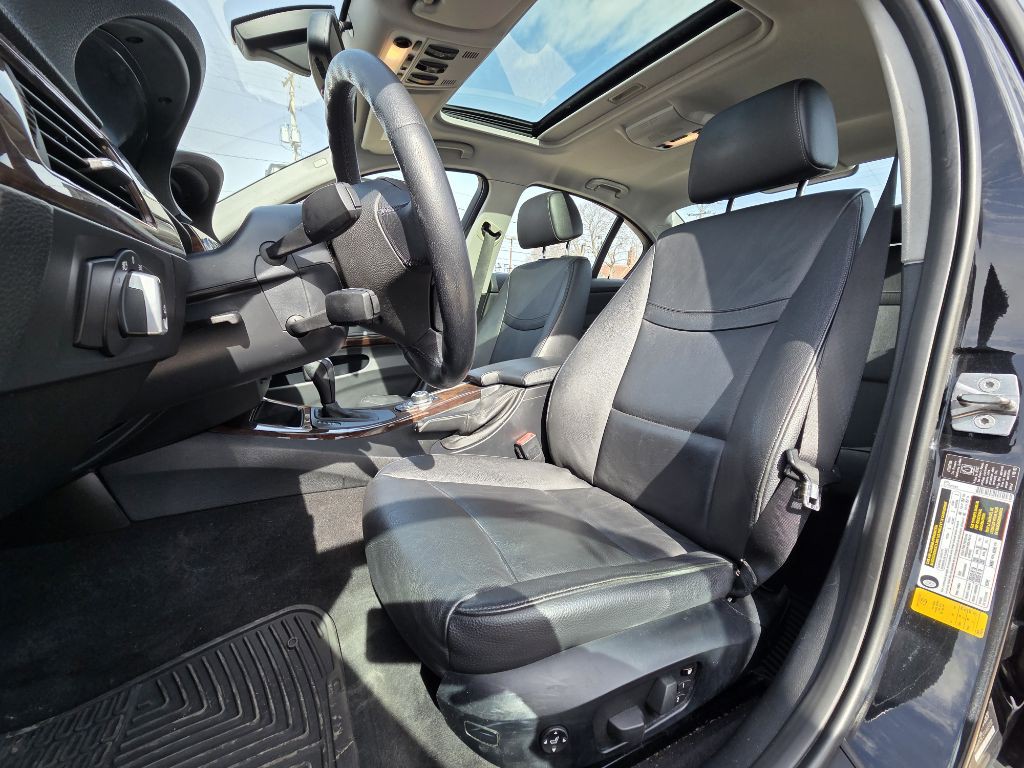 2010 BMW 3 Series Image 9