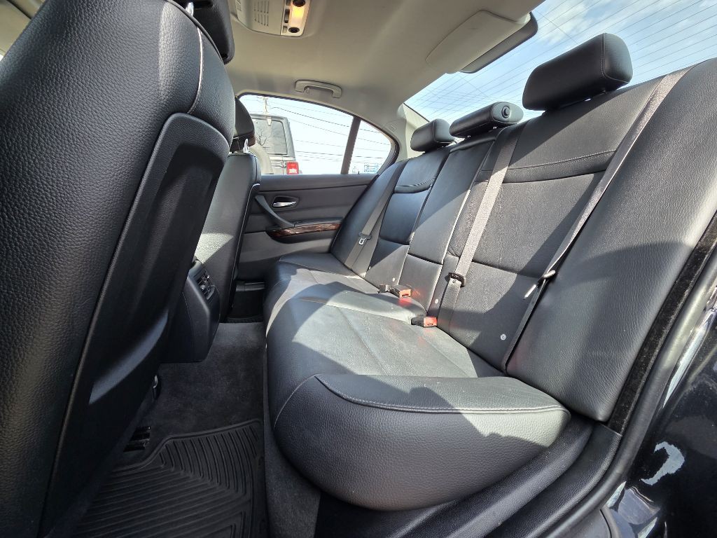 2010 BMW 3 Series Image 10